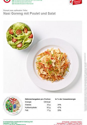 Nasi Goreng mit Poulet und Salat