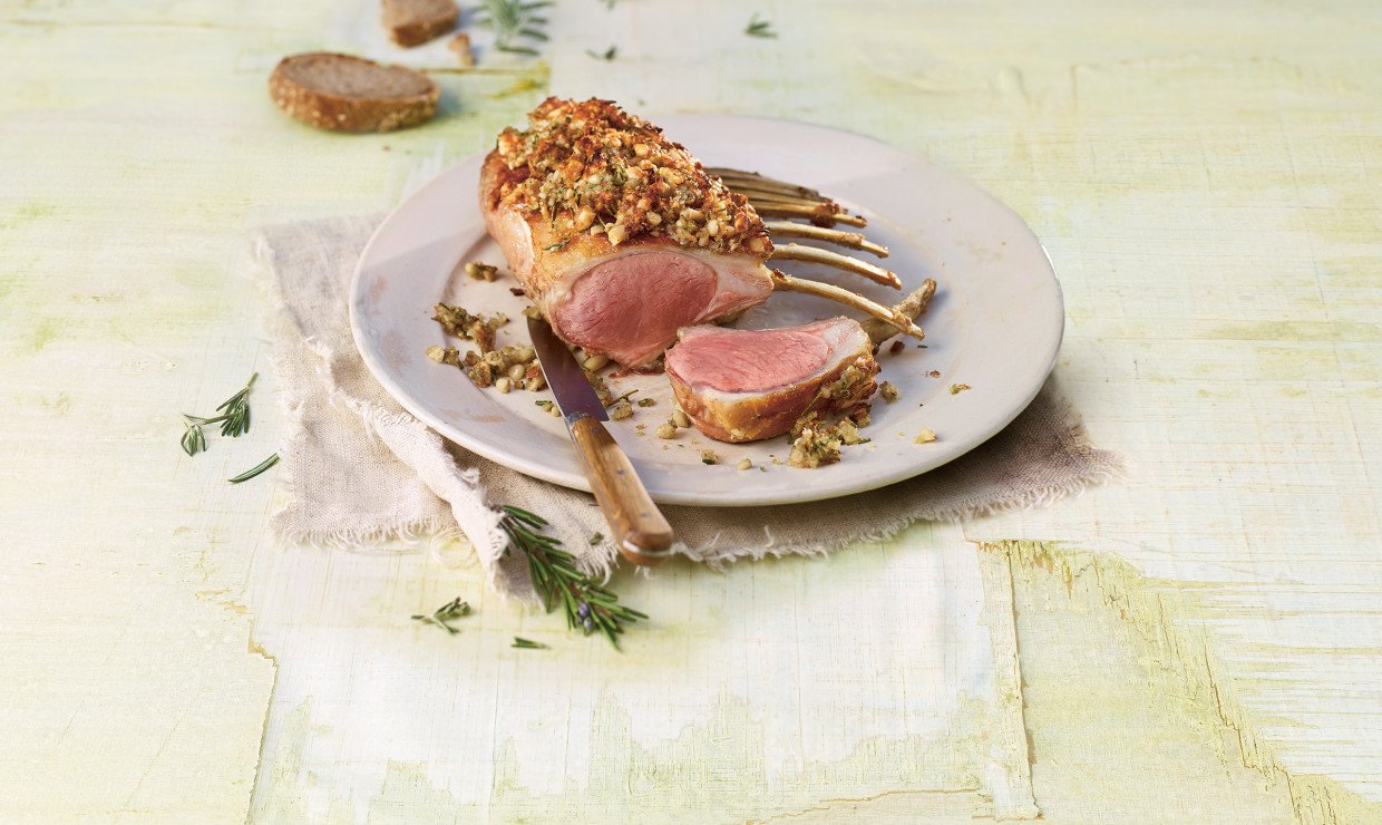 Lammrack mit Roquefort-Pinienkern-Kruste - Schweizer Fleisch