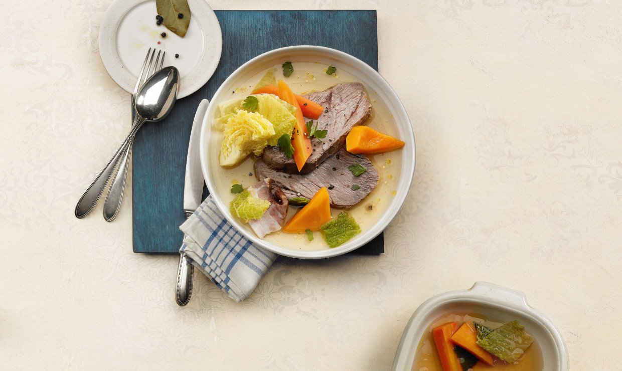 Potaufeu vom Rind mit Speck, Kürbis, Rüebli und Wirz - Schweizer Fleisch