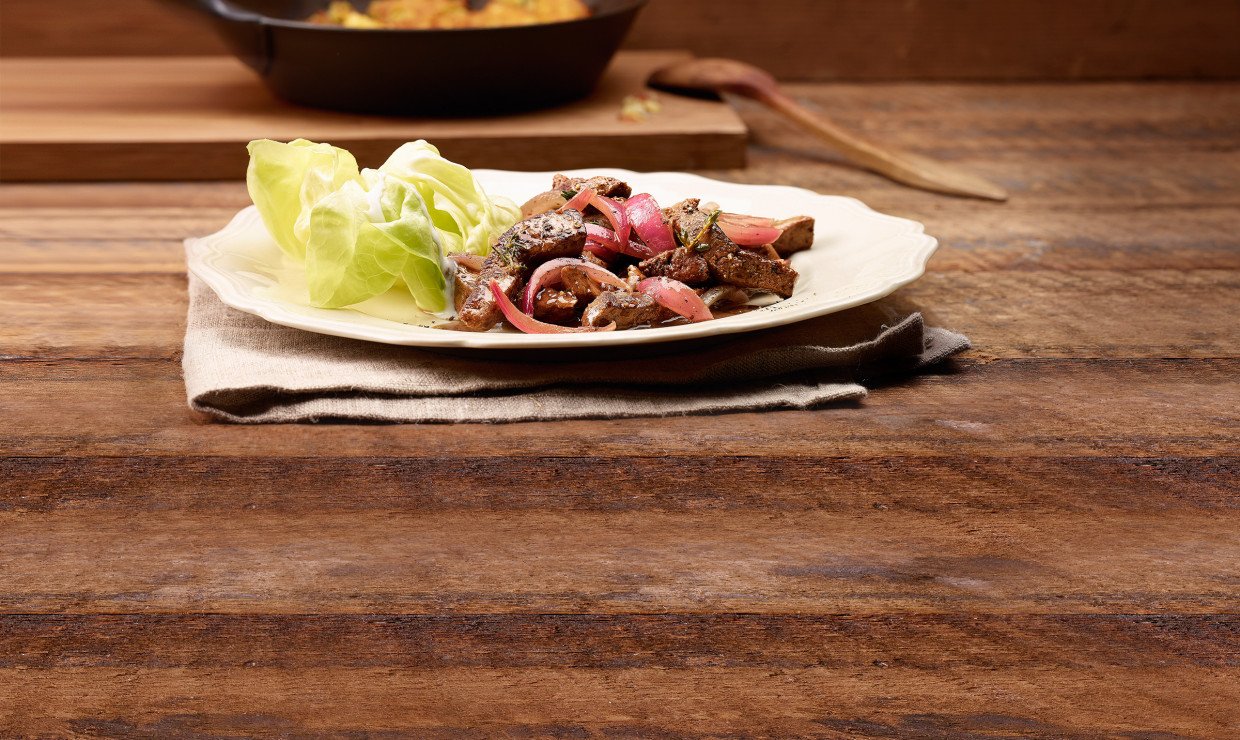 Suuri Läberli mit roten Zwiebeln und Aceto balsamico - Schweizer Fleisch