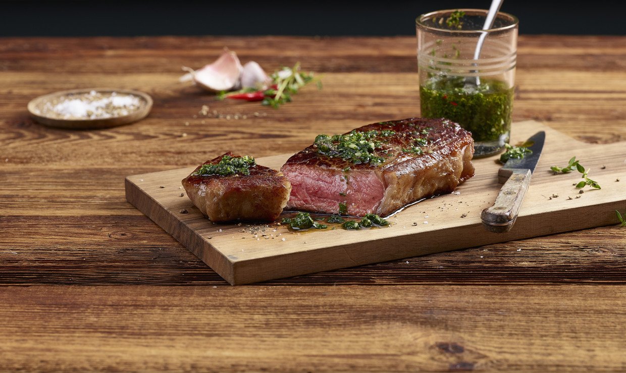 Rindsentrecôte-mit-Chimichurri