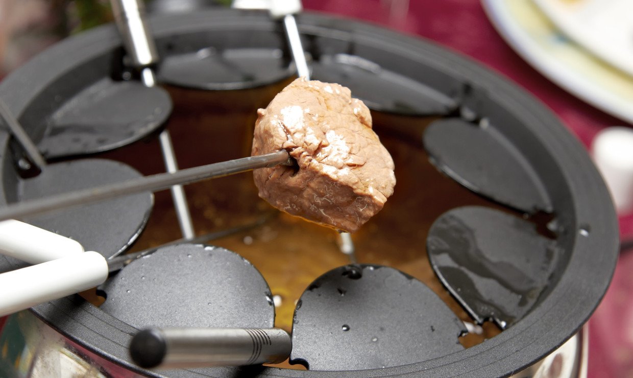 TafelspitzFondue mit feiner ApfelMeerrettichSauce Schweizer Fleisch