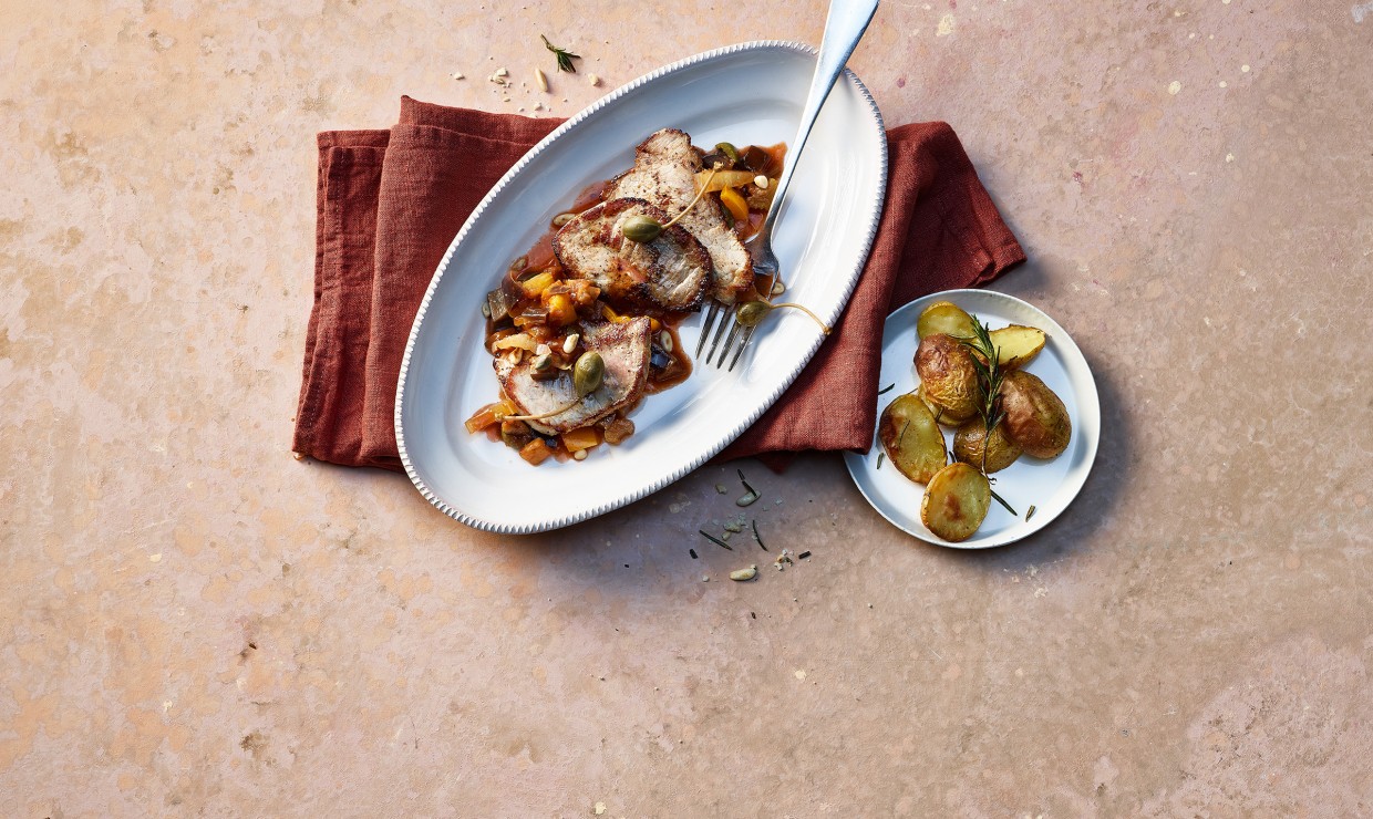 Kalbsschnitzel mit Caponata und kleinen Kartoffeln - Schweizer Fleisch