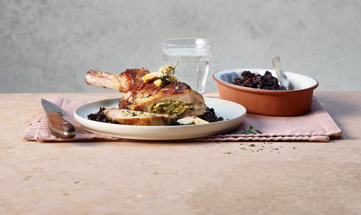 mit artischocken gefuelltes schweinskotlett