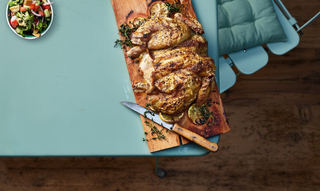 Hero-ganzes-poulet-vom-zedernholzbrett-010422.jpg