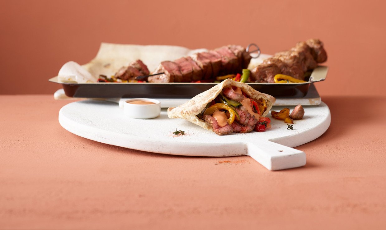 Pitas mit Rindfleisch auf Teller