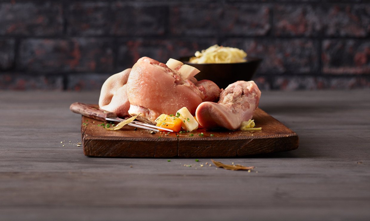 Gnagi Auf Apfel Sauerkraut Schweizer Fleisch Gnagi Auf Apfel Sauerkraut Schweizer Fleisch