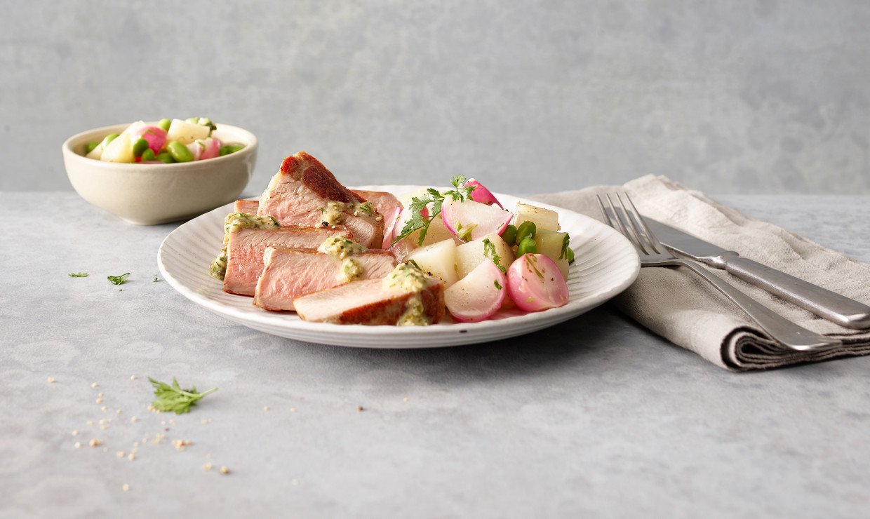 Kalbssteak an Limettenbutter mit Radieschen-Kohlrabi-Gemüse - Schweizer ...