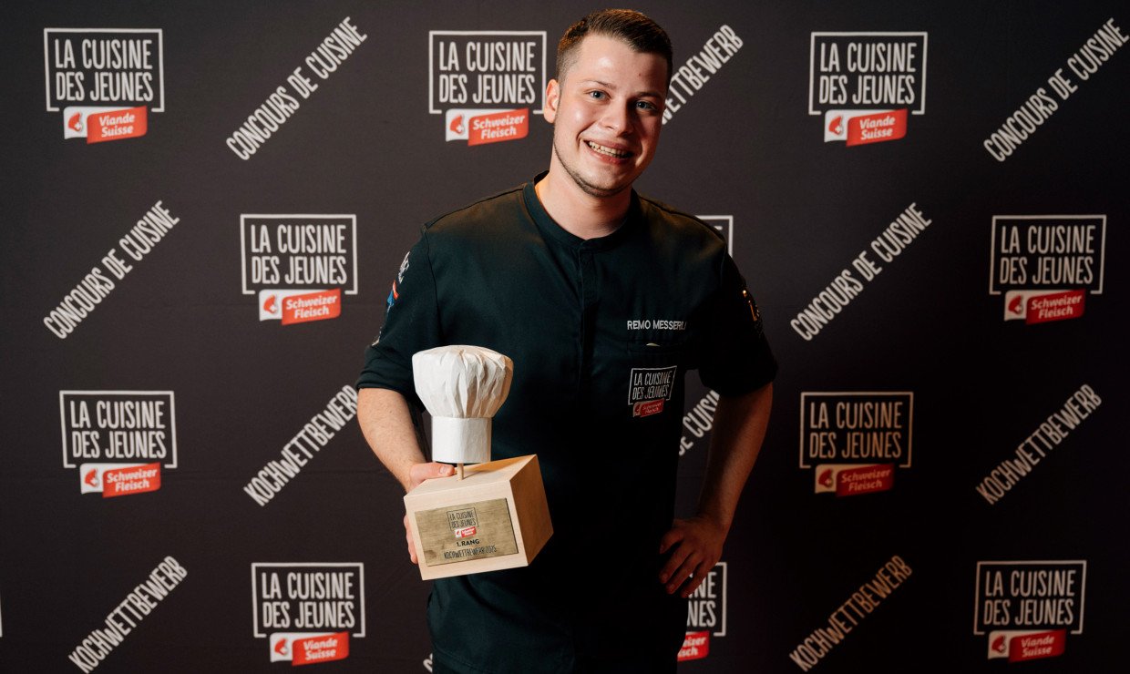 Remo Messerli mit Pokal 