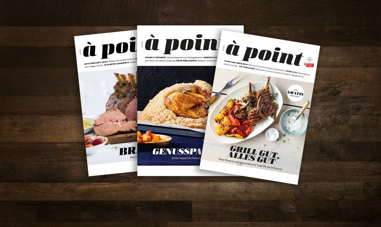 Magazine auf Holz-Untergrund