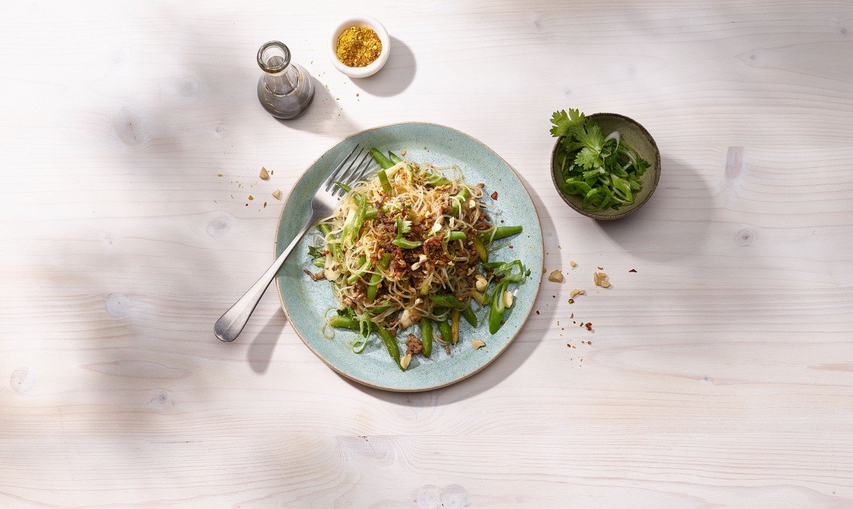 Salade thaïlandaise de nouilles de verre et viande hachée