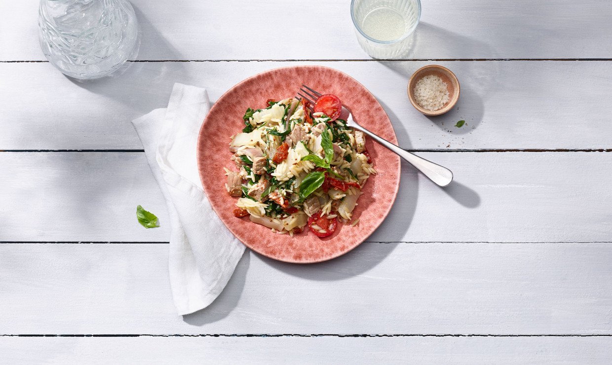 Salade de pâtes à la viande de veau et aux côtes de bettes