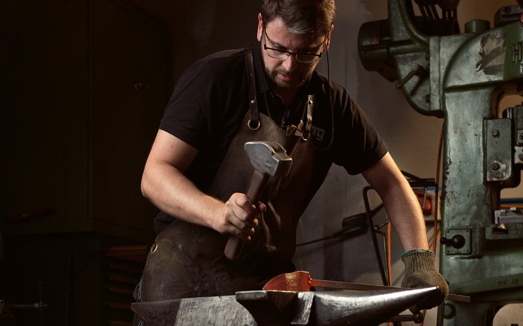 Arbeit mit Hitze und grossen Kräften
