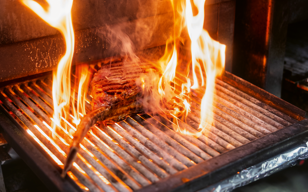 Fleisch am grillen