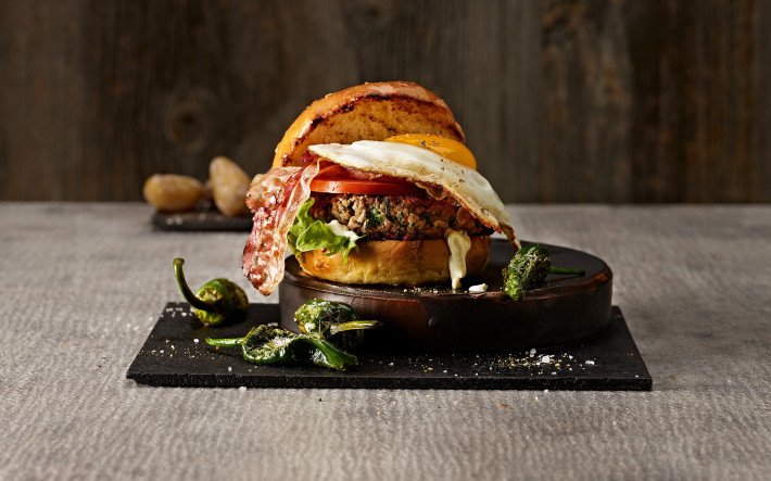 kalbs-burger-mit-trueffeloel-und-petersilie