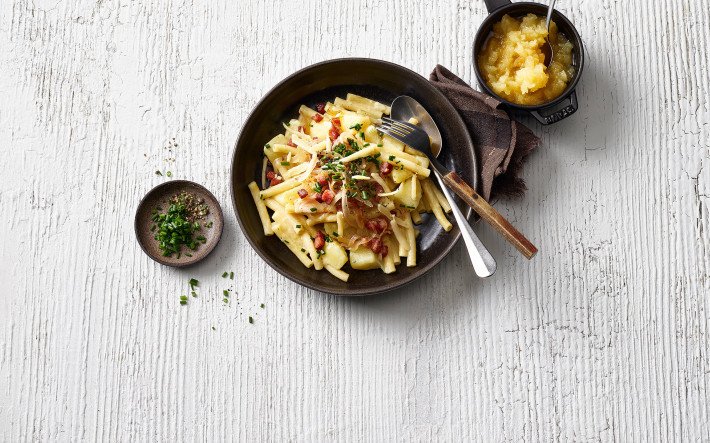 Älplermagronen mit Speck und Bergkäse