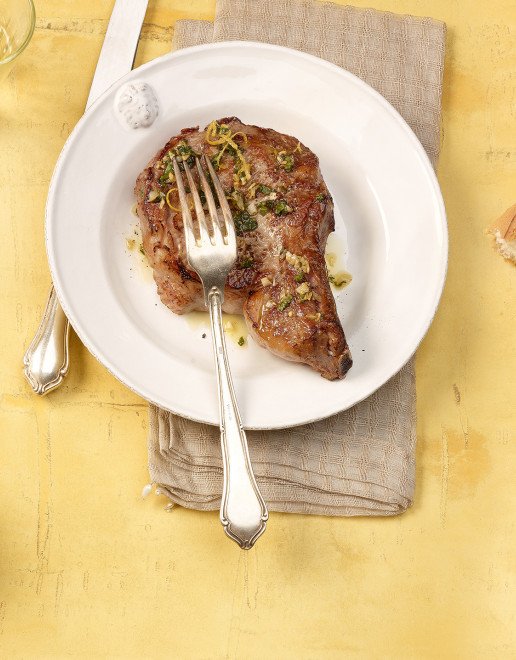 Entrecôte mit Kräuterbutter und Bratkartoffeln - Schweizer Fleisch