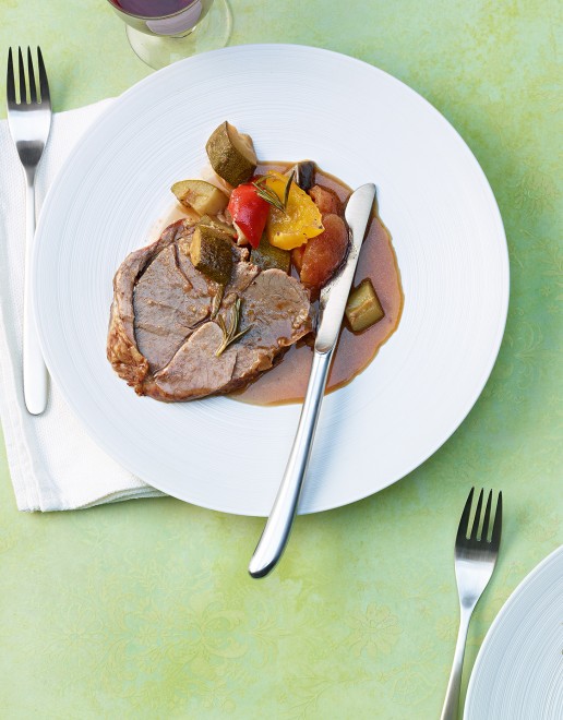 Ghackets mit Hörnli und Apfelmus - Schweizer Fleisch