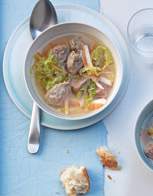 Rezept_Rindssuppe_mit_feinen_Gemuesestreifen_und_Hackbaellchen