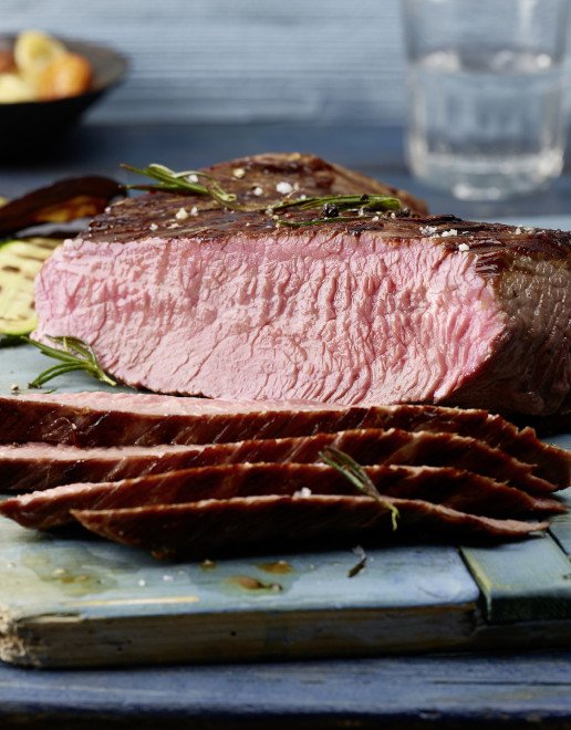 Entrecôte mit Kräuterbutter und Bratkartoffeln - Schweizer Fleisch