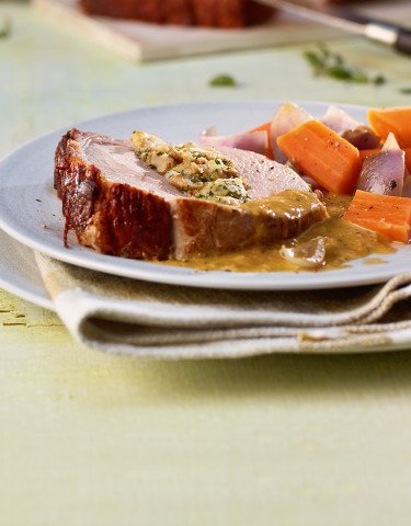 Rezept Kalbsschulterbraten mit Kraeuter Laugenbrot Fuellung