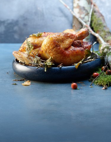 Rezept_Poulet_auf_Birkenzweigen_mit_Kuerbisspalten_und_Buchennuessen