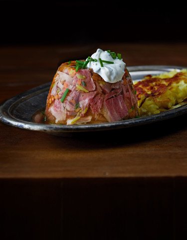 Rezept_Schweinshaxen_Suelze_mit_Schnittlauch_Joghurt