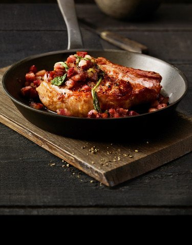 Rezept_Schweinskoteletts_mit_Salbei_und_gebratenen_Speckwuerfeli