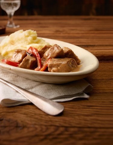 Rezept_Schweinsragout_mit_Peperoni_an_Rahmsauce