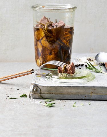 Flat Iron mit Rosmarin in Olivenöl konfiert