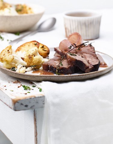 Rindsbrustspitz in Rotwein pochiert