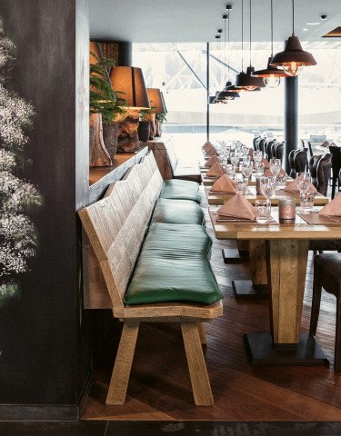 Restaurant-lets-Twist-Again-01