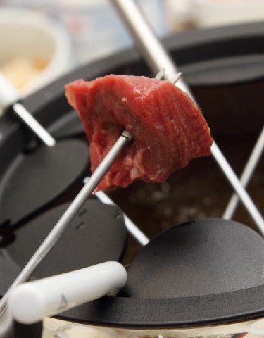 Indisches Lammfondue mit Kokos-Erdnuss-Sauce
