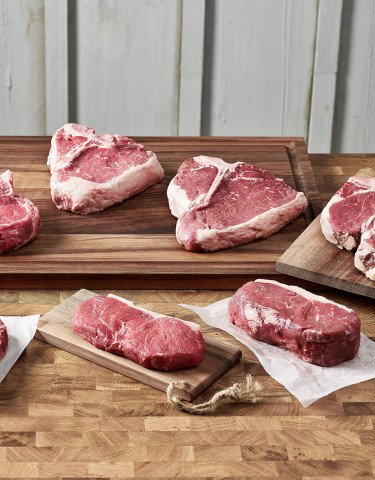 Fleischstücke Tomahawk, T-Bone Steak, Porterhouse, Entrecote, Ripeye, Hohrücken