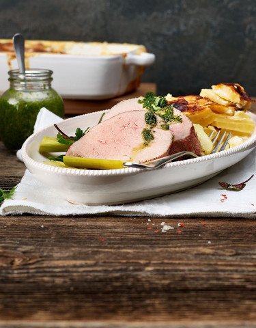 Faux-filet-vom-kalb-mit-salsa-verde-und-kartoffelgratin.jpg