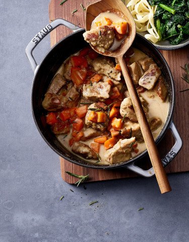 Schweinsragout an Weisswein Rahmsauce