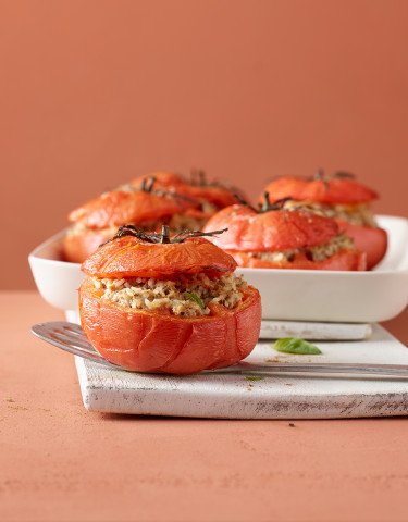 seite-8_9-mit-hack-gefuellte-tomaten-010124.jpg