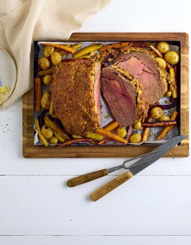 apoint_0125_Rindshohruecken-Braten_mit_Kraeuter-Sbrinz-Kruste_auf_Ofengemuese