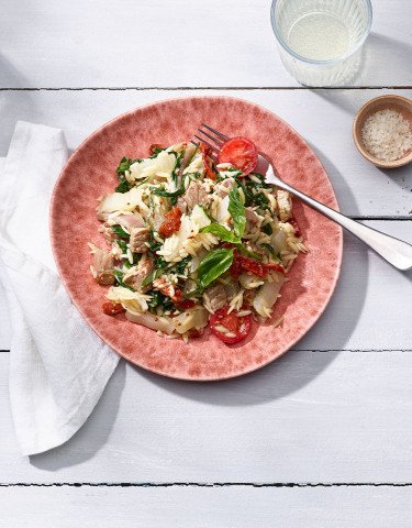 Salade de pâtes à la viande de veau et aux côtes de bettes